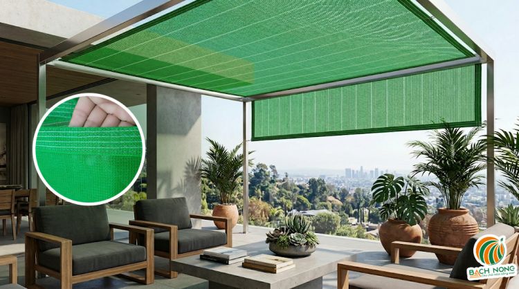 Lưới che nắng dệt kim màu xanh lá lắp đặt tinh tế cho mái hiên biệt thự hiện đại