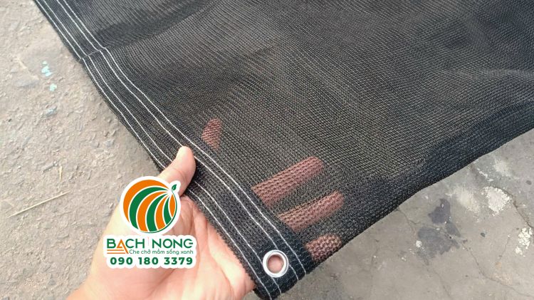 Tấm lưới che nắng được may viền +đóng khoen rất sử dụng làm hệ thống di động