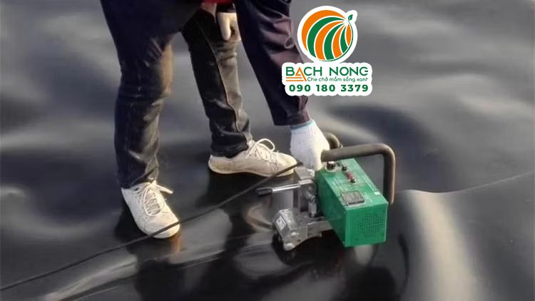 Hàn nối bạt HDPE bằng máy hàn nhiệt chuyên dụng