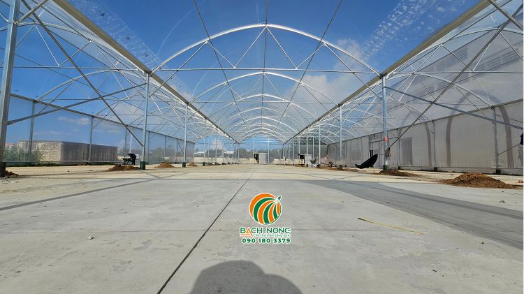 Phần mái được lợp toàn bộ bằng màng PE nhập khẩu từ Israel