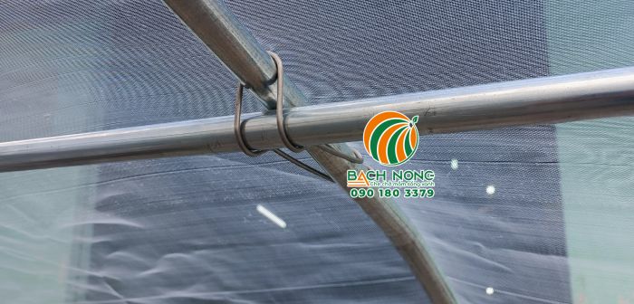 Ngoằm mạ kẽm cố định ống Ngoằm cố định ống làm khung nhà lưới